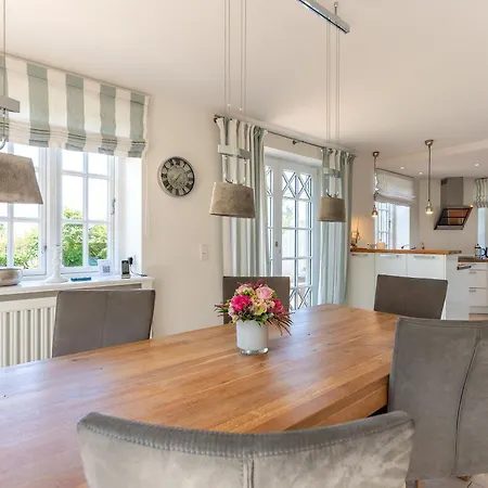 Watt'n Hues Holiday home Goting