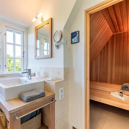 Watt'n Hues Holiday home Goting