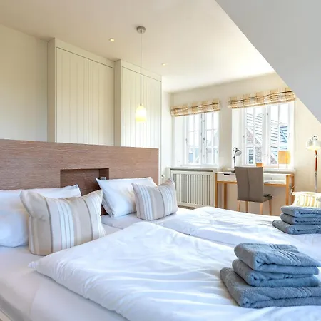 Watt'n Hues Holiday home Goting